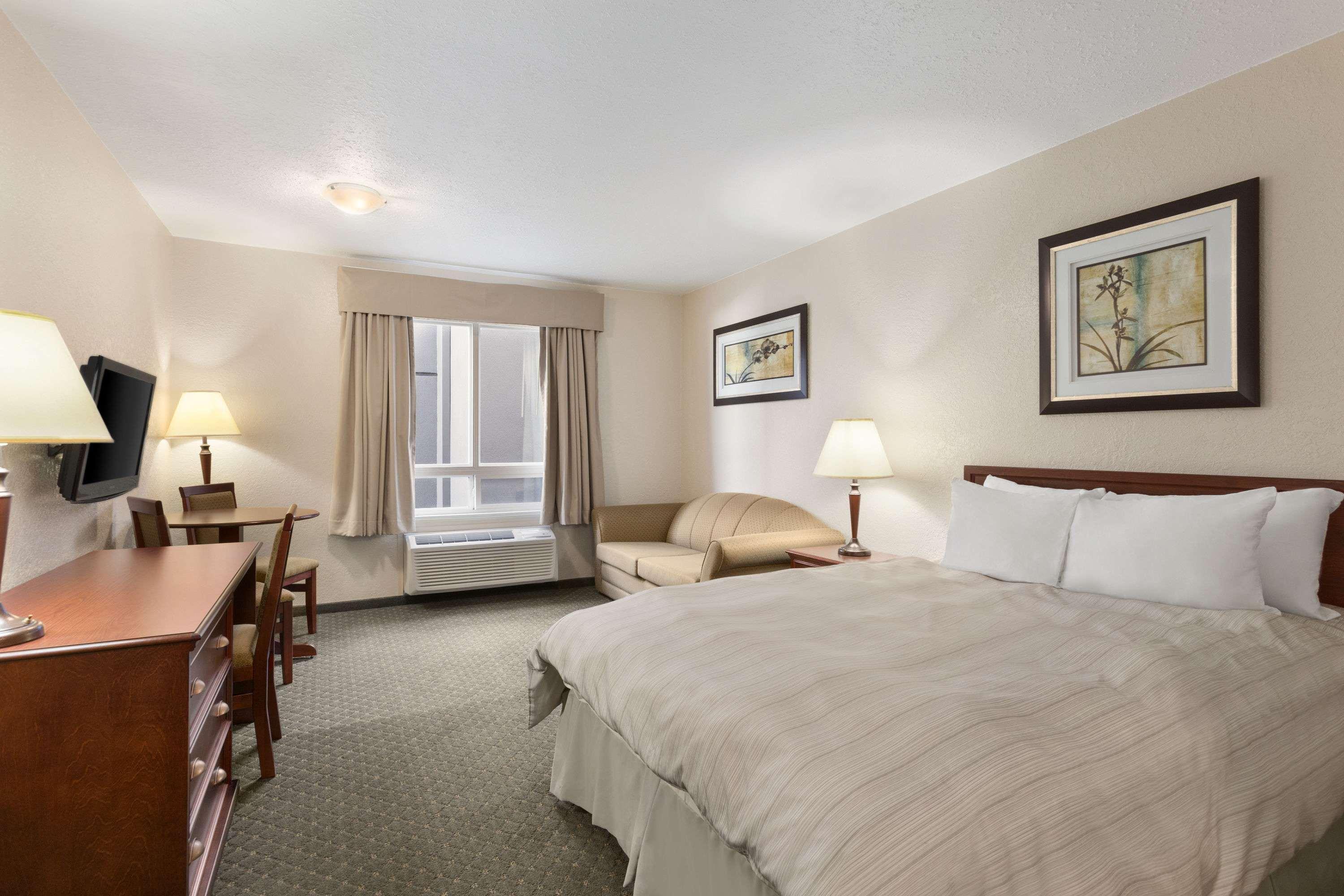 Days Inn & Suites By Wyndham Winkler Buitenkant foto