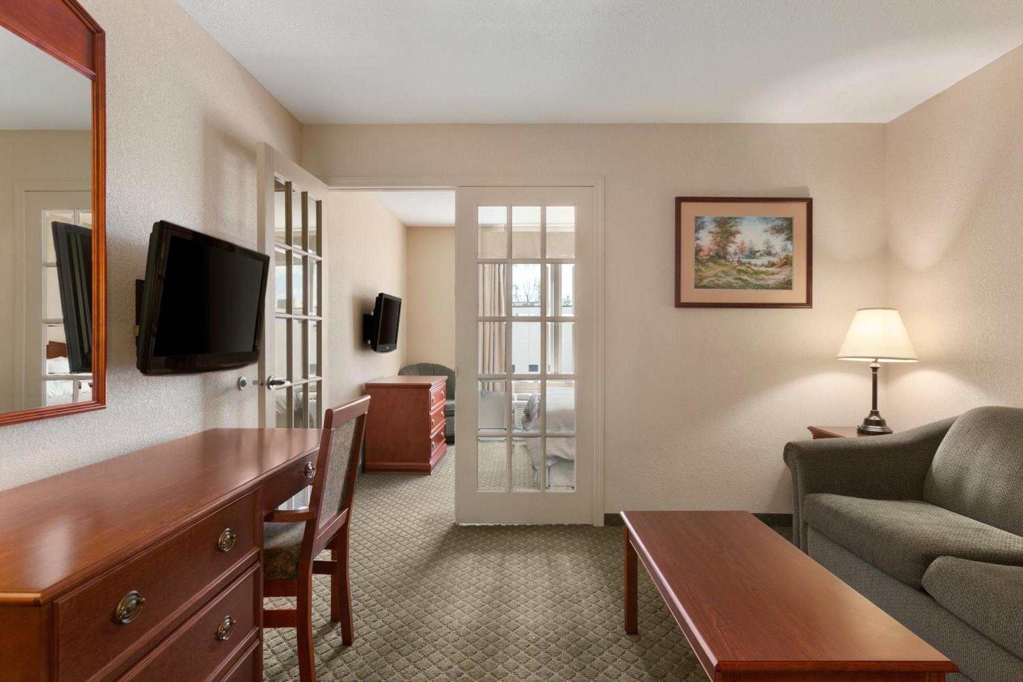 Days Inn & Suites By Wyndham Winkler Buitenkant foto