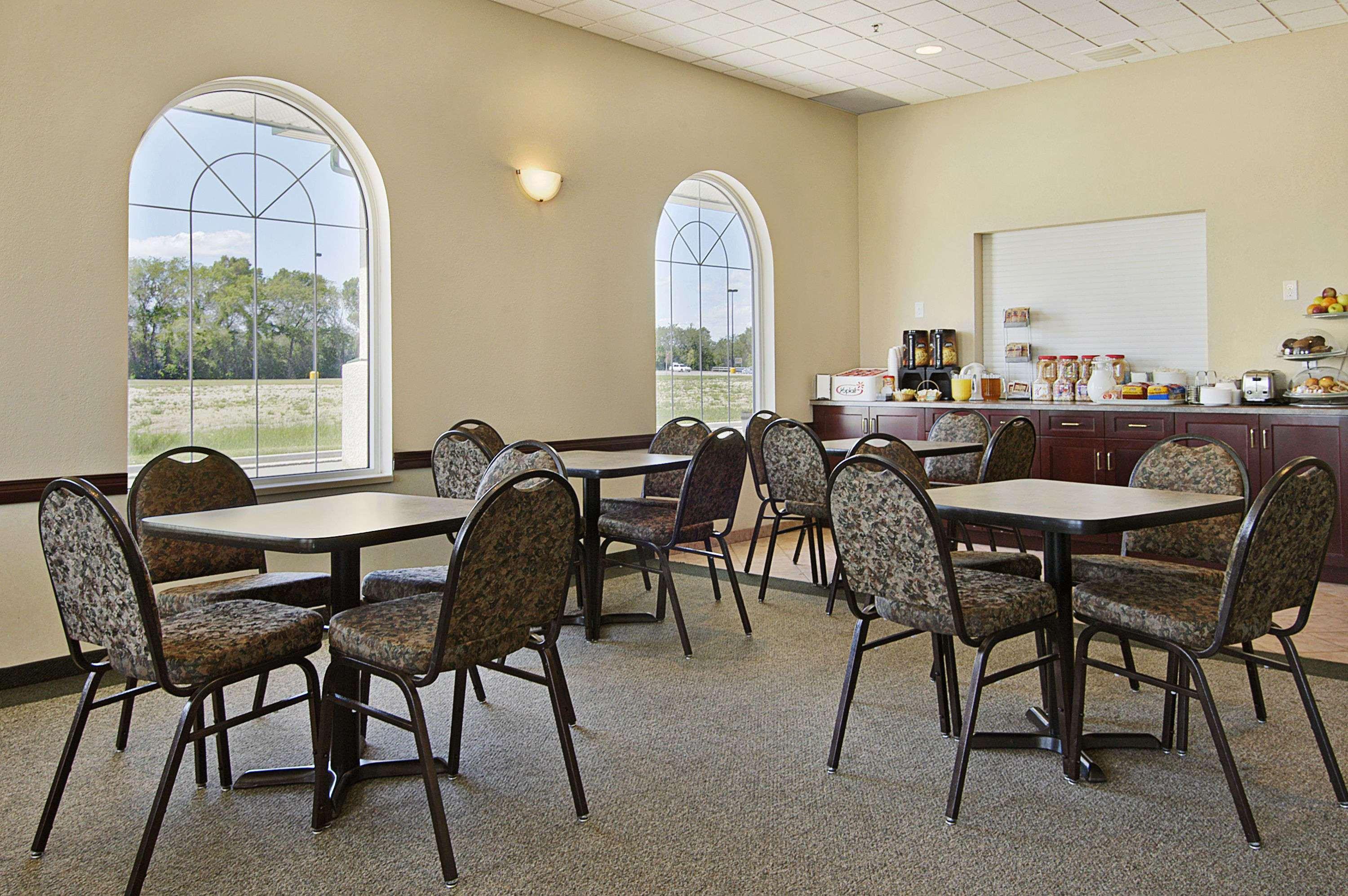 Days Inn & Suites By Wyndham Winkler Restaurant foto