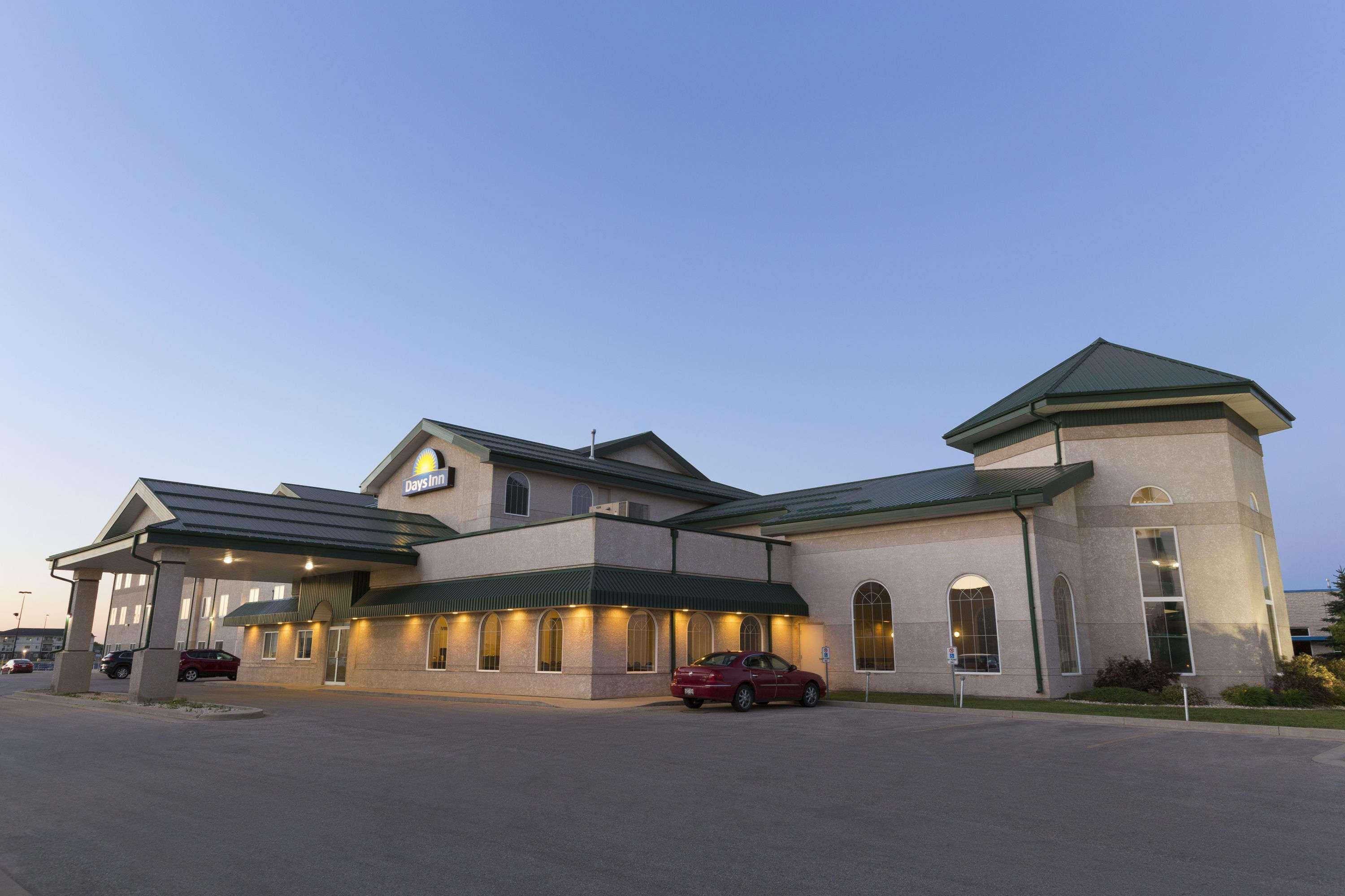 Days Inn & Suites By Wyndham Winkler Buitenkant foto