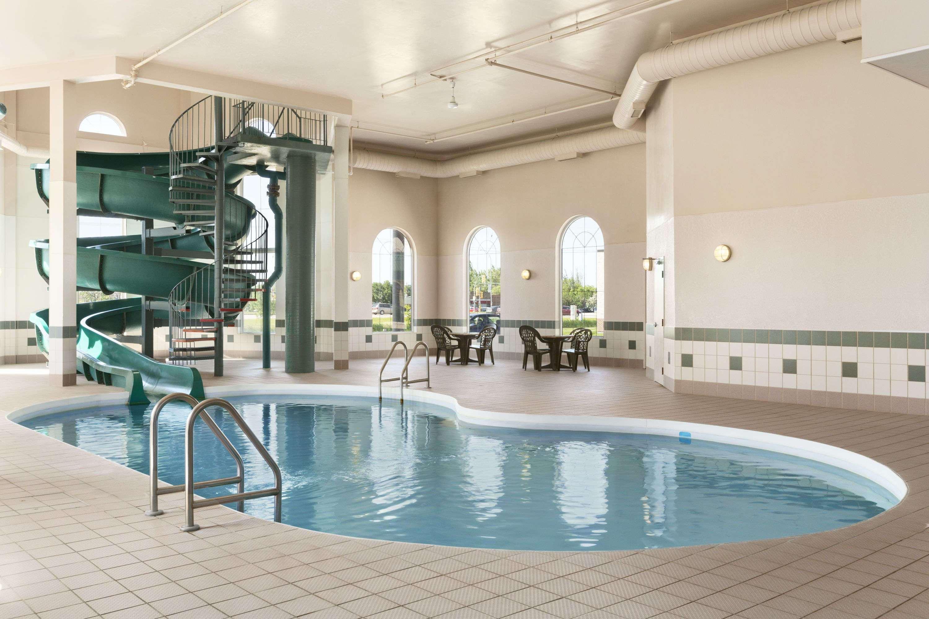 Days Inn & Suites By Wyndham Winkler Buitenkant foto