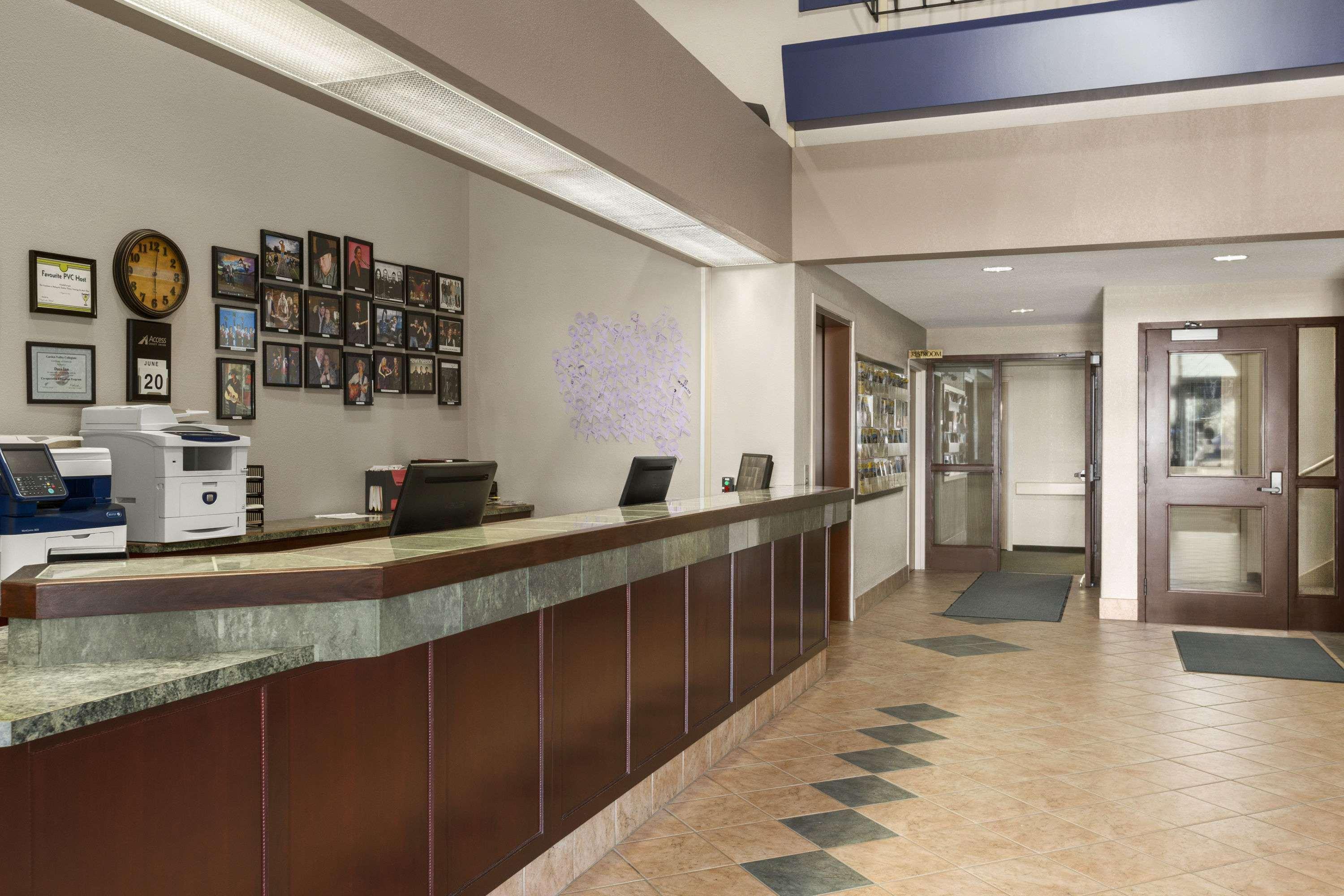 Days Inn & Suites By Wyndham Winkler Buitenkant foto