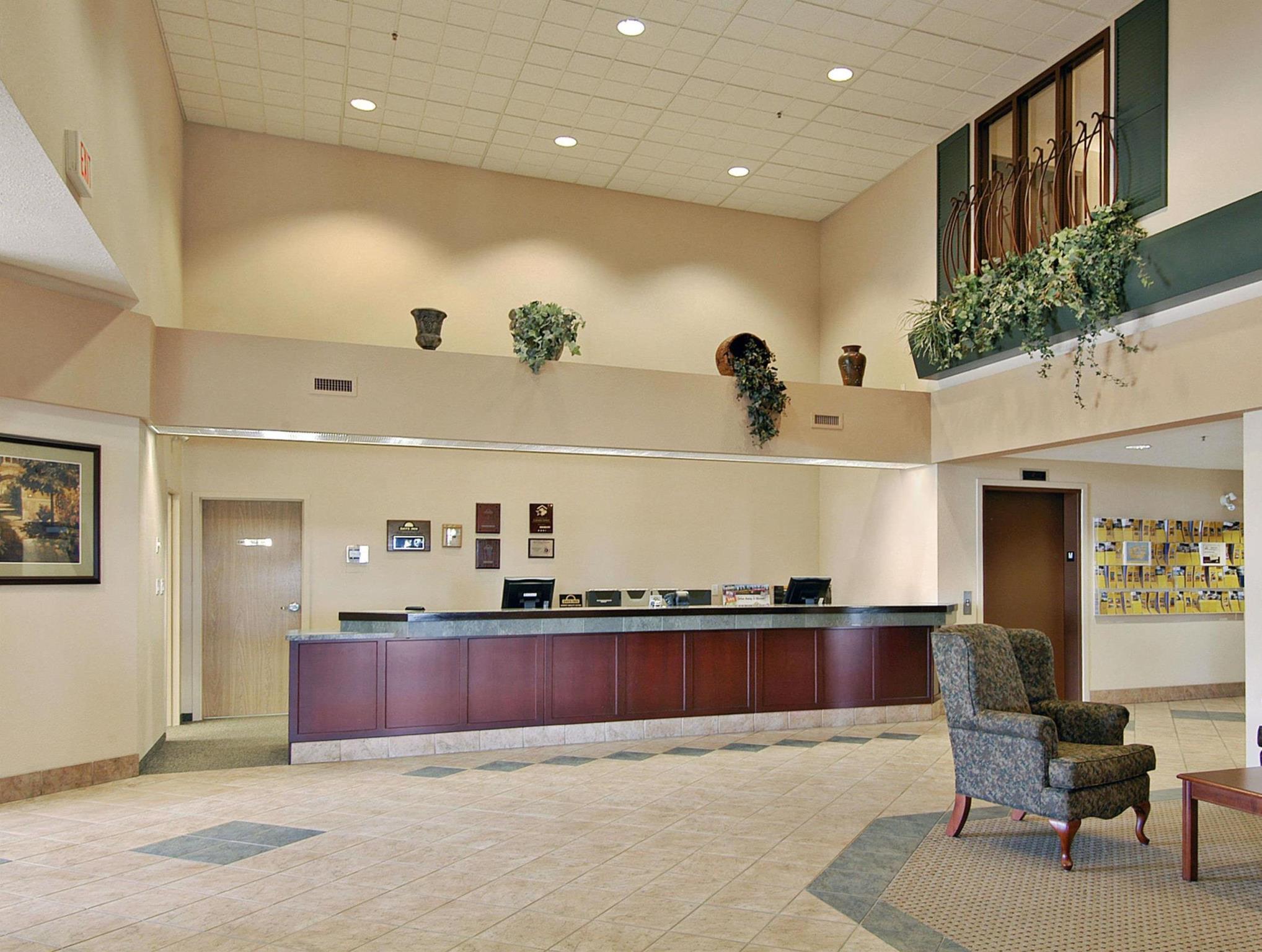 Days Inn & Suites By Wyndham Winkler Buitenkant foto