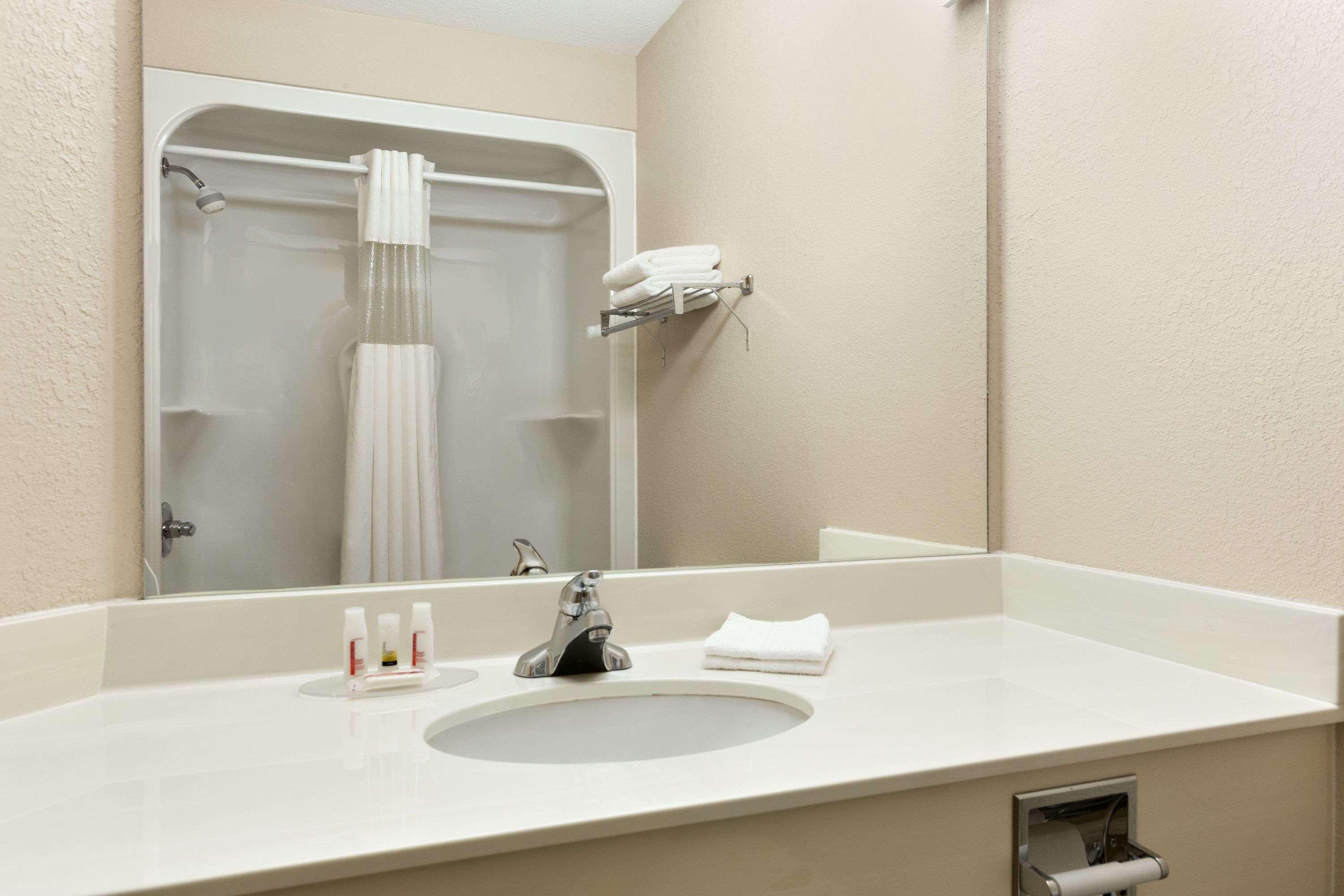 Days Inn & Suites By Wyndham Winkler Buitenkant foto